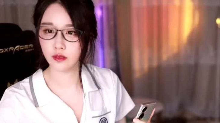 轩子巨二兔在线ASMR特殊脚部助眠视频播放