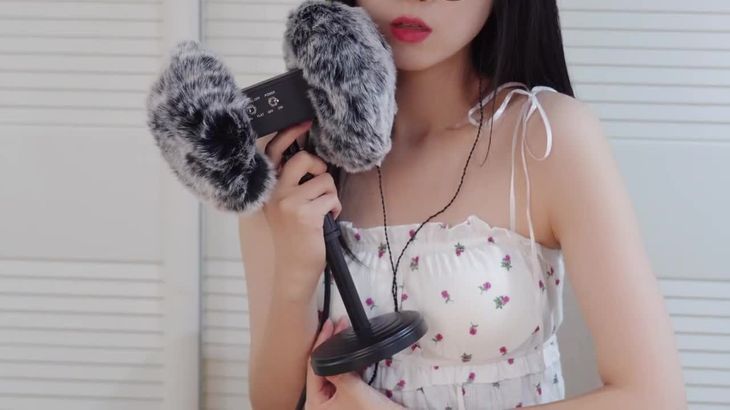 姬小雨在线播放：居家睡衣舔棒棒糖ASMR耳音助眠视频