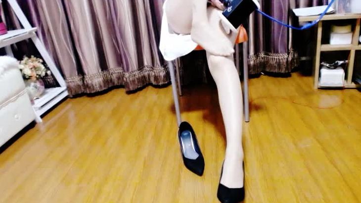 冷小六ASMR助眠视频在线播放：飞机办卡主题沉浸式放松体验