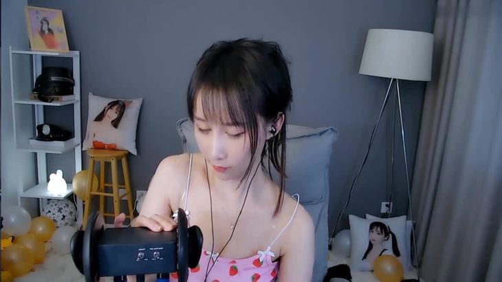 阿稀稀大魔王ASMR吃果冻哄睡视频在线播放