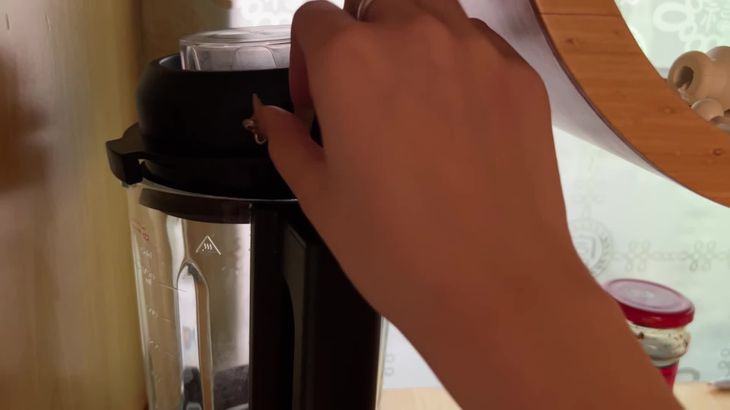 六六ASMR声控哄睡视频在线播放：指甲敲击触发音助眠体验