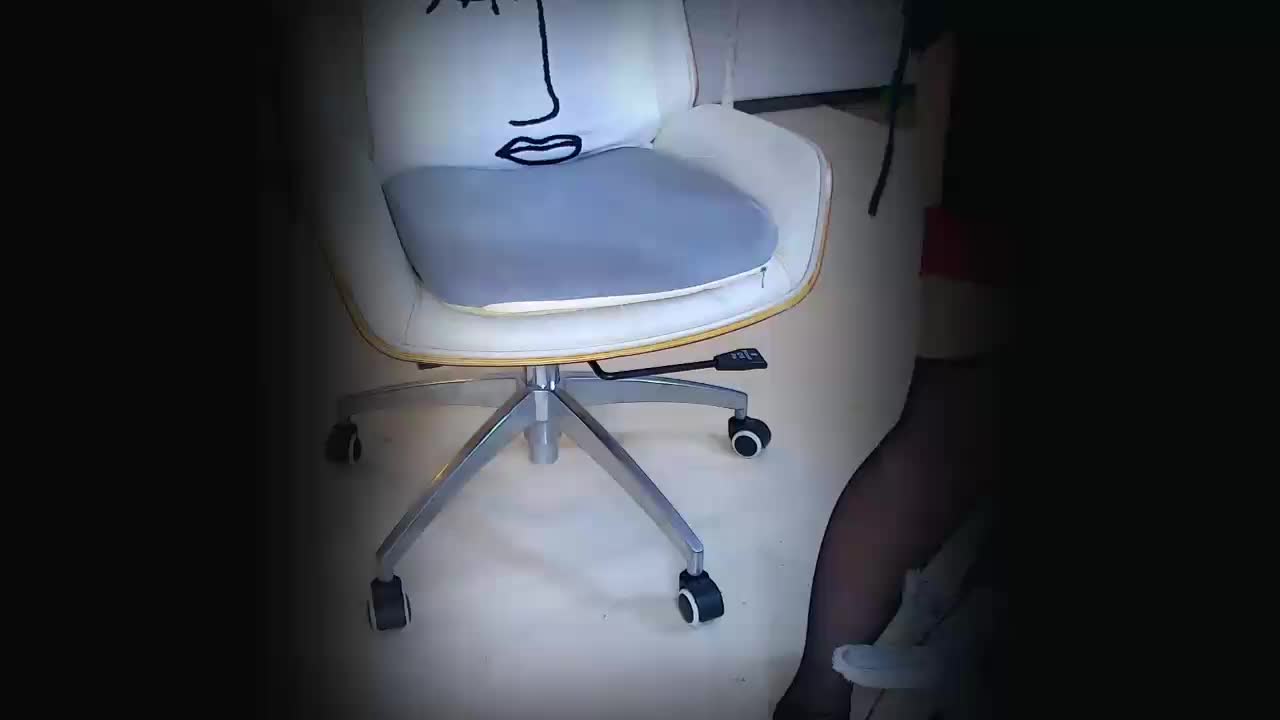 小一熟了ASMR视频在线播放：沉浸式剧情助眠与火箭主题视听盛宴