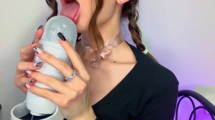 MOOD ASMR视频在线播放：俄罗斯主播舔耳助眠沉浸体验