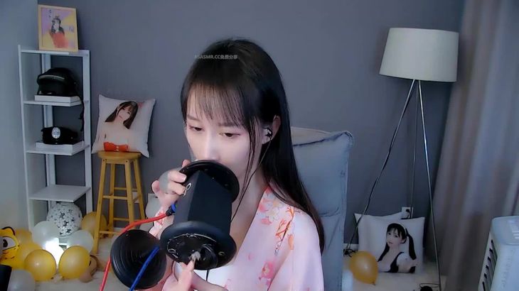 阿稀稀大魔王ASMR视频在线播放：浴衣口腔音与掏耳朵助眠体验