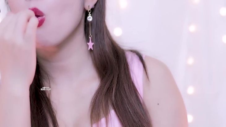 晓晓小UP ASMR棒棒糖视频在线播放：耳边啵啵音沉浸体验