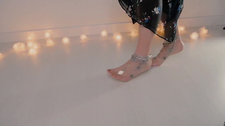 伊人ASMR在线播放：手足金属触发音视频助眠放松 | 专业ASMR视频观看