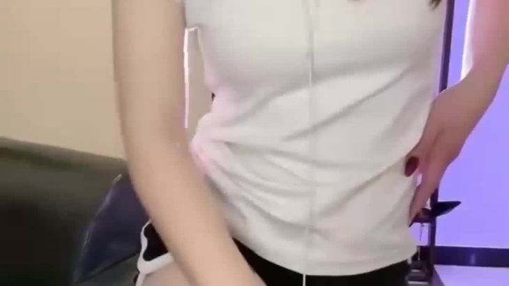 灵儿ASMR搓麦舔耳高跟鞋哄睡视频在线播放