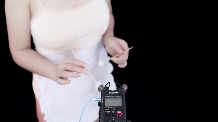 mimi ASMR芦荟胶耳朵按摩视频在线播放：轻柔耳语助眠体验