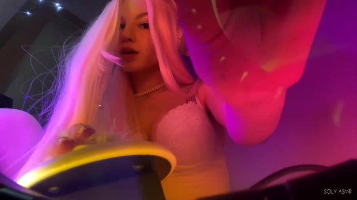 安娜·伊万诺娃ASMR在线播放：俄罗斯毛妹温柔舔耳助眠视频沉浸体验