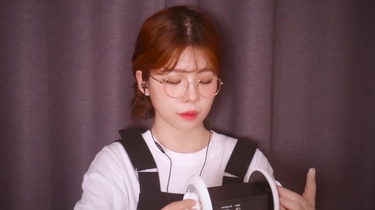 Yoonying ASMR耳部按摩视频在线播放：徒手、乳液、油与蜂蜜的沉浸体验