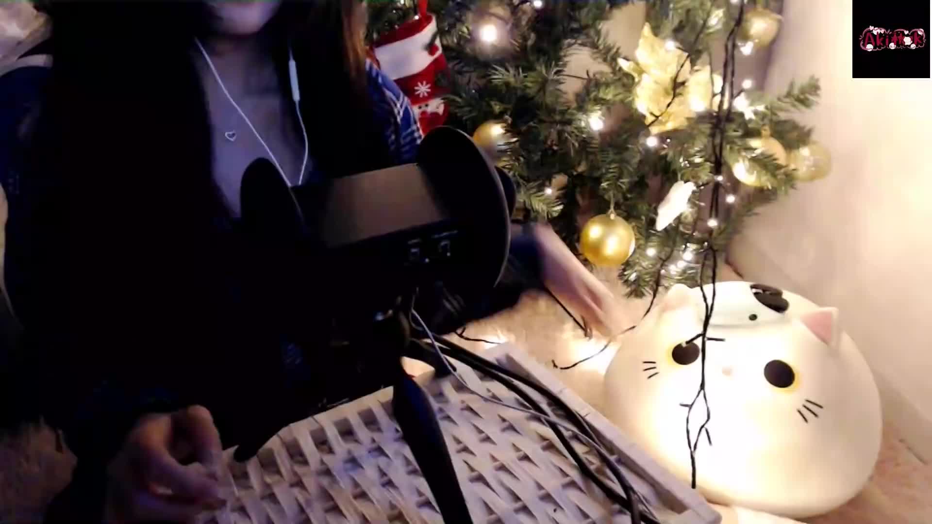 Aki秋水ASMR视频在线播放：沉浸式手指敲击与口腔音助眠体验