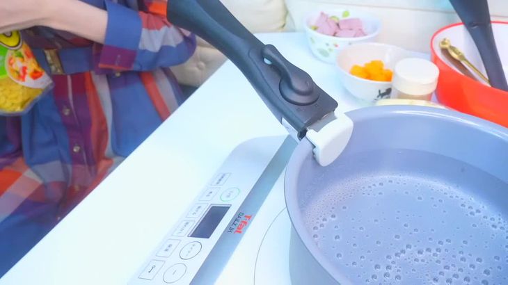 利香ASMR在线播放：沉浸式料理ASMR视频，舒缓身心与听觉盛宴