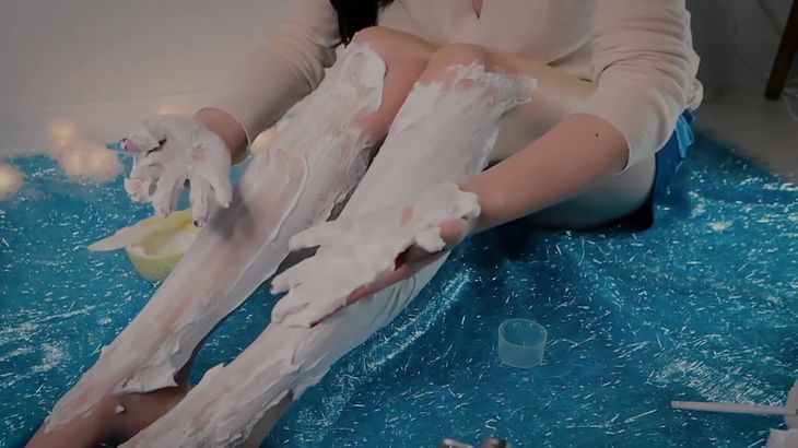 瓶子姐Myaling ASMR腿部护理视频在线播放：沉浸式剃须音疗体验