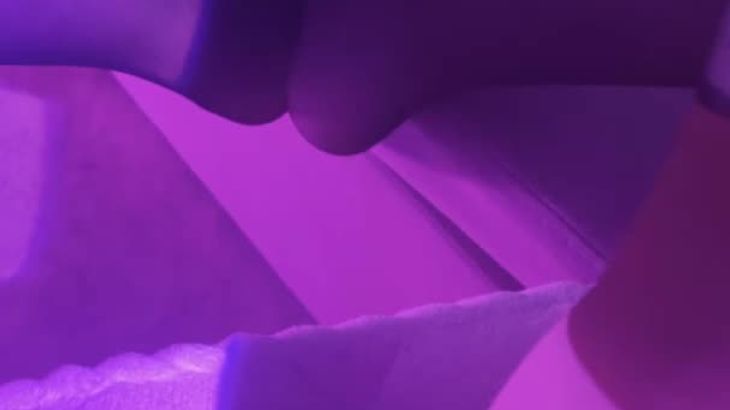 啃笔狐狸姐姐ASMR助眠视频在线播放 - 温柔耳语与触发音沉浸体验