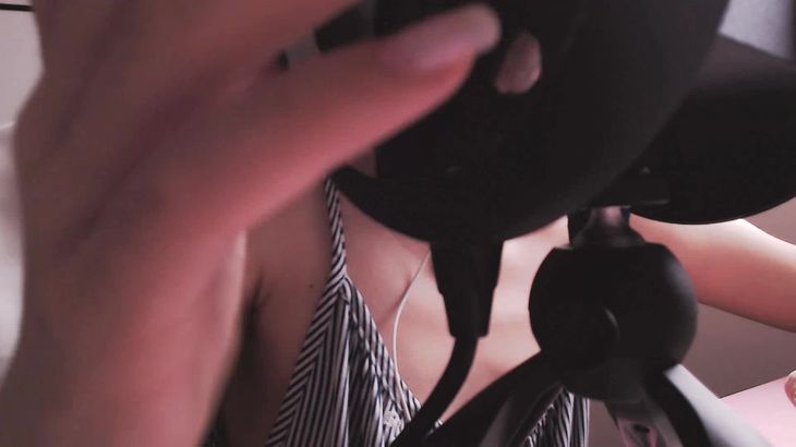 Aki秋水ASMR视频在线播放：七夕特辑口腔音与舔耳助眠体验