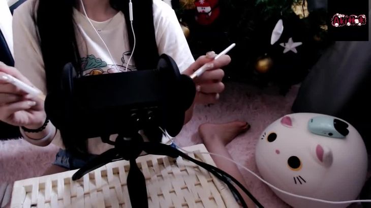 Aki秋水ASMR新年快乐视频在线播放：绿色指甲油温柔耳语