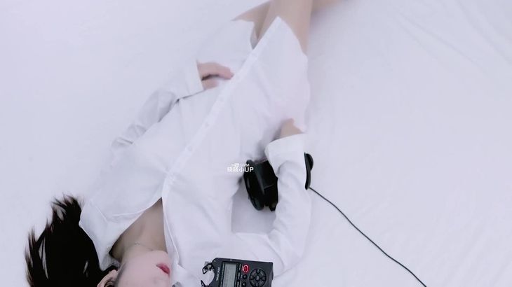 晓晓小UP ASMR口腔音在线播放：绵羊油轻抚与植物精油深度助眠视频