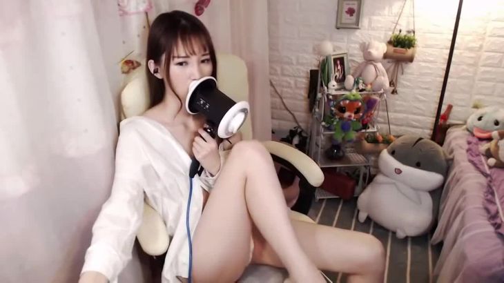 桃桃ASMR视频在线观看：温柔舔耳与白袜摩擦助眠音