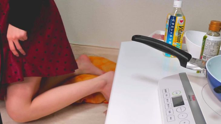 ASMR利香在线播放：烹饪制作青椒肉馅的沉浸式ASMR视频