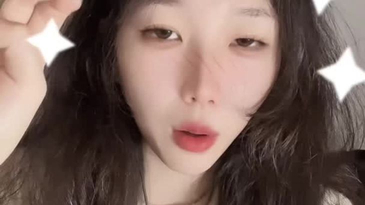 六六ASMR助眠视频在线播放：轻柔敲击与耳语哄睡，沉浸式声控放松体验