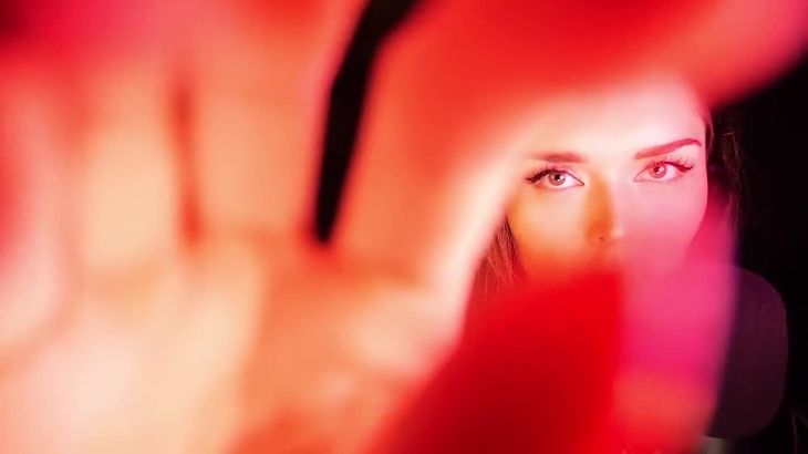 Luna Whisper ASMR在线视频：长指甲轻敲镜头与触感体验 | 沉浸式放松